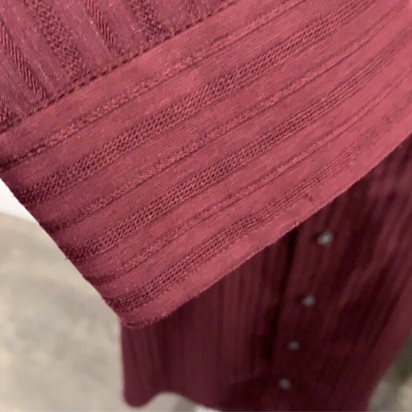 Croft & Barrow Men's Burgundy Textured Pinstripe Shirt - Picture 4 of 5